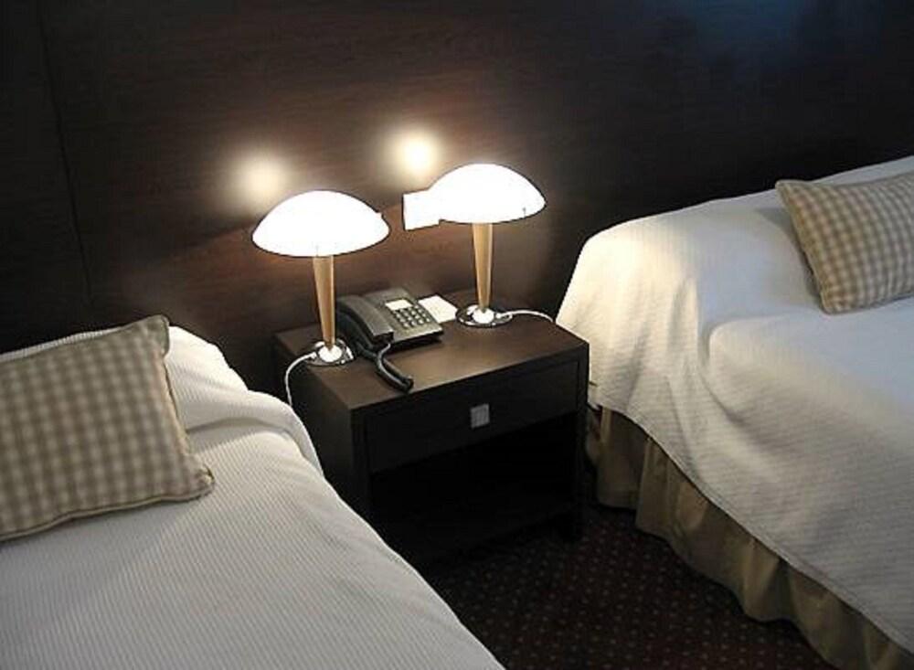 Hotel Val Flores Logis Biarritz Exterior photo
