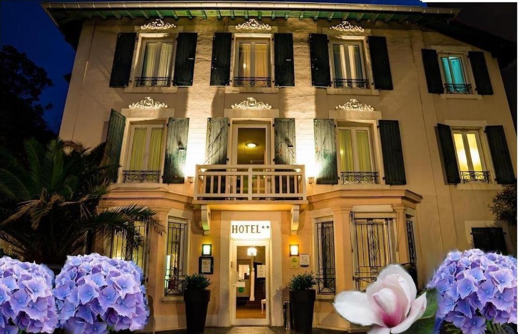 Hotel Val Flores Logis Biarritz Exterior photo